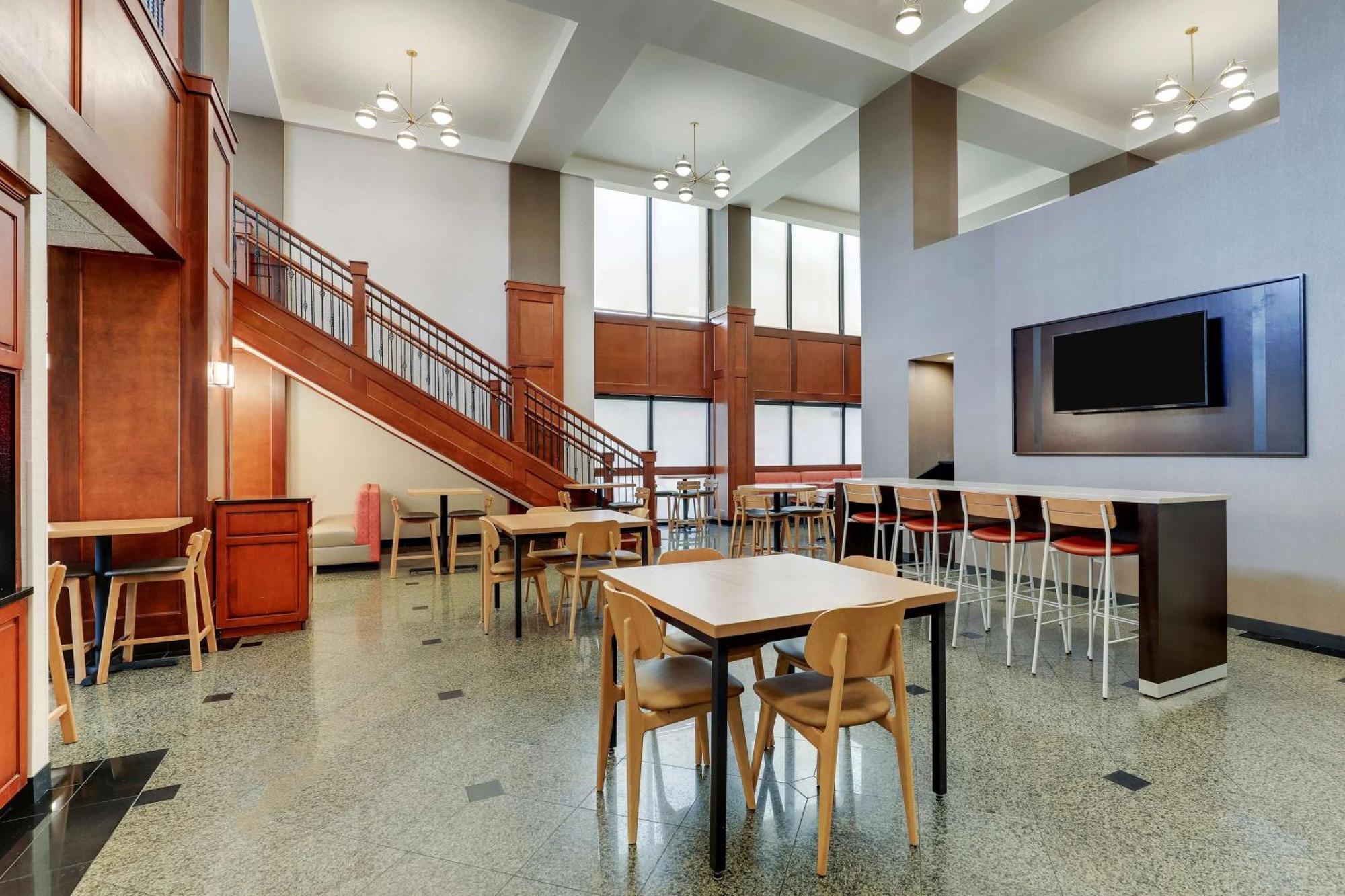 Drury Inn & Suites Birmingham Lakeshore Drive Ngoại thất bức ảnh