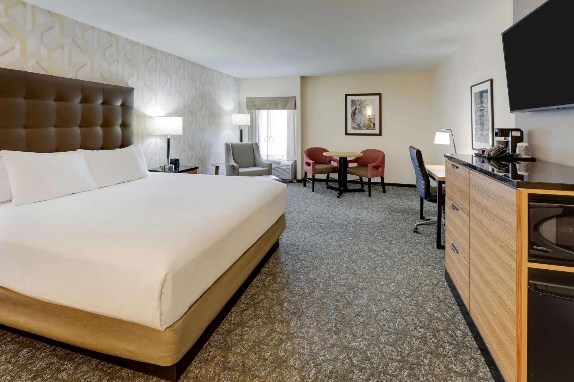 Drury Inn & Suites Birmingham Lakeshore Drive Ngoại thất bức ảnh
