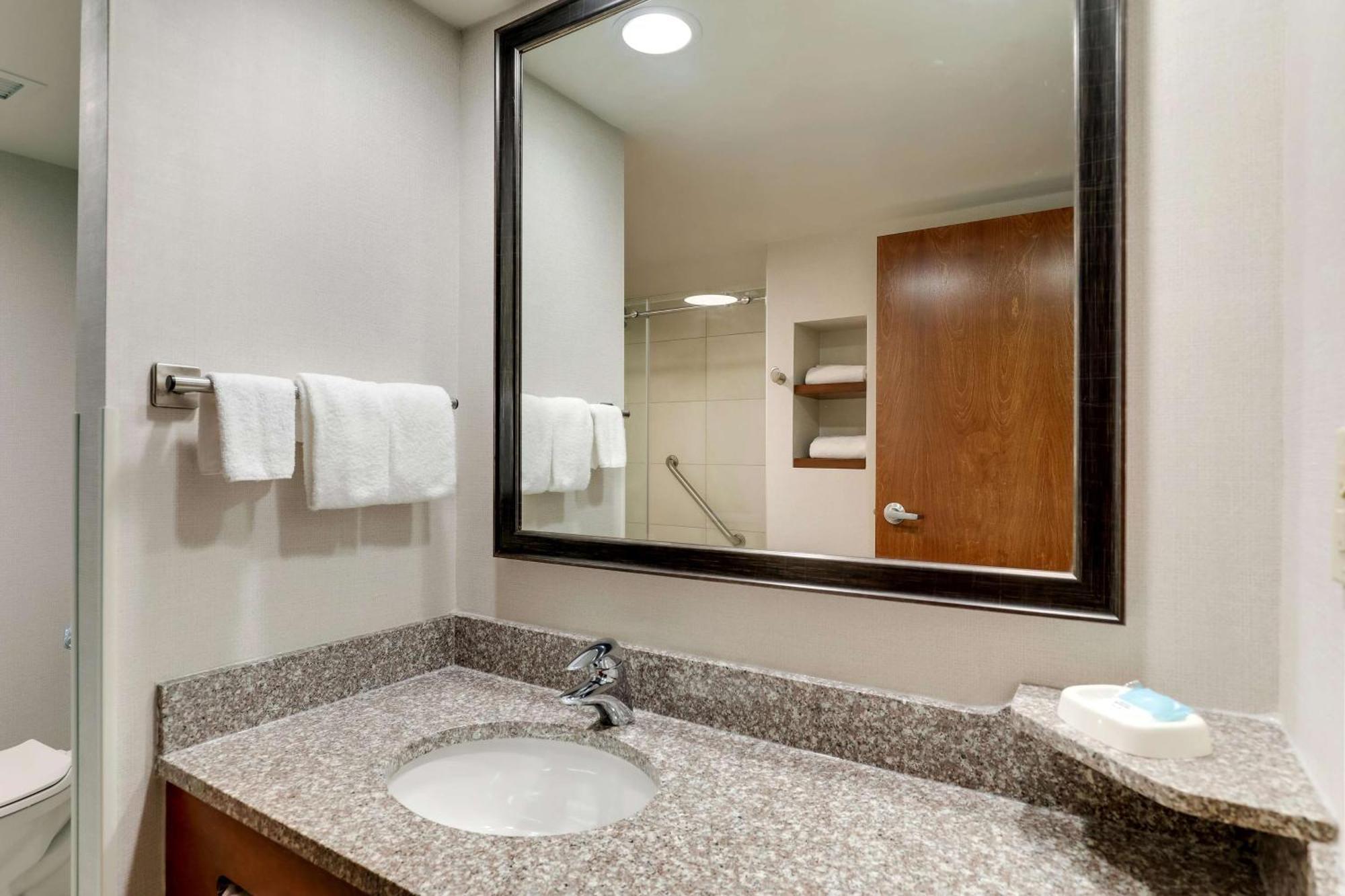 Drury Inn & Suites Birmingham Lakeshore Drive Ngoại thất bức ảnh
