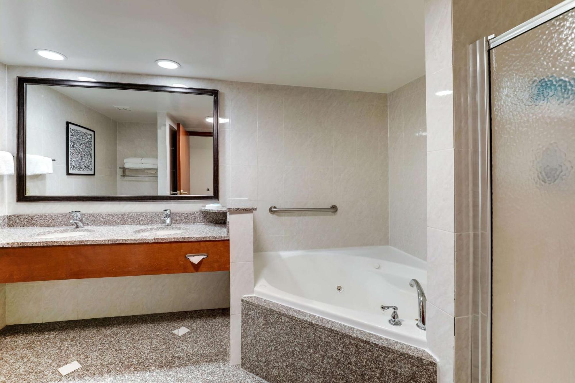 Drury Inn & Suites Birmingham Lakeshore Drive Ngoại thất bức ảnh